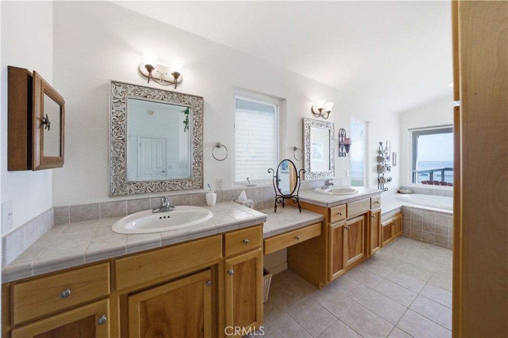 2059 Sherwood Dr Dr, Cambria, CA 93428