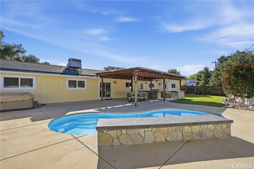 8680 Portola Road, Atascadero, CA 93422