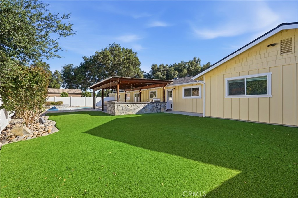 8680 Portola Road, Atascadero, CA 93422