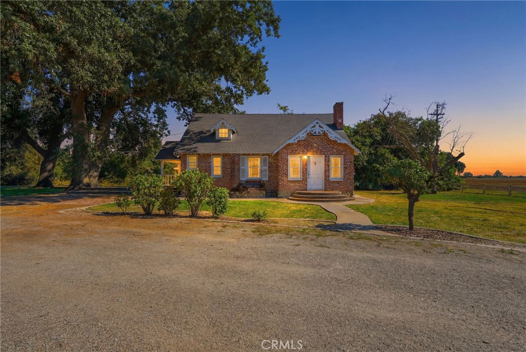 21530 Tiburico Ave, Laton, CA 93242