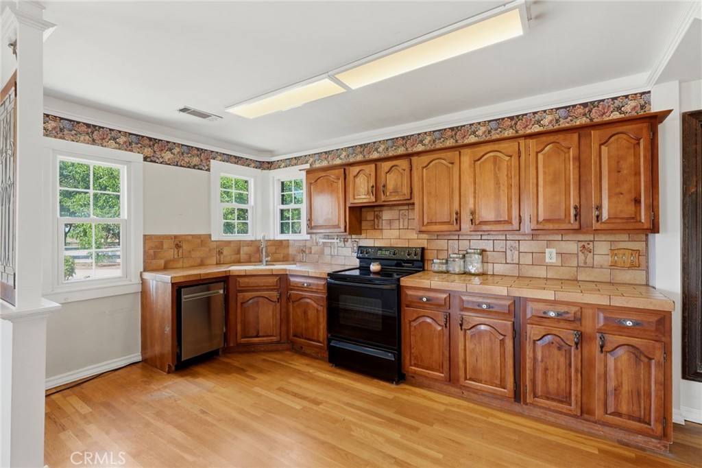 21530 Tiburico Ave, Laton, CA 93242