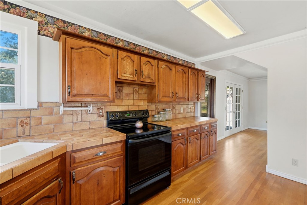 21530 Tiburico Ave, Laton, CA 93242