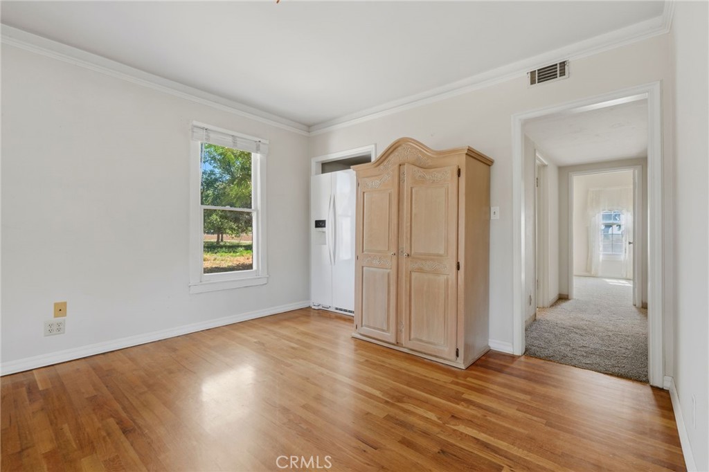 21530 Tiburico Ave, Laton, CA 93242