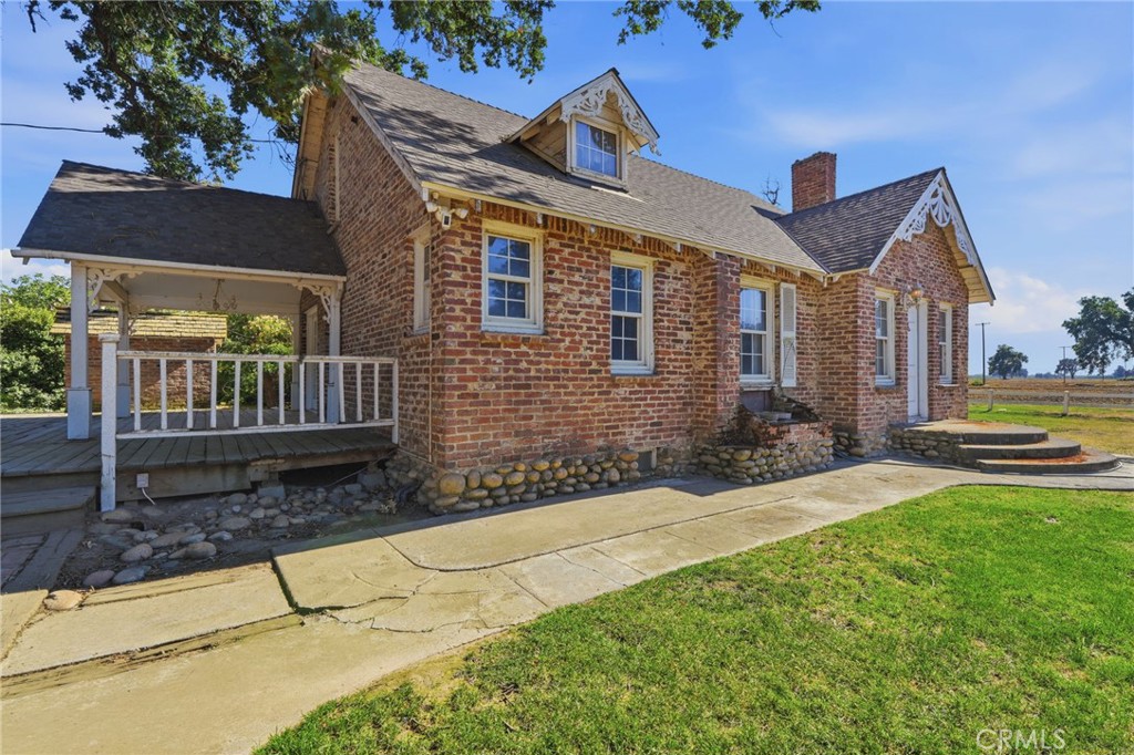 21530 Tiburico Ave, Laton, CA 93242
