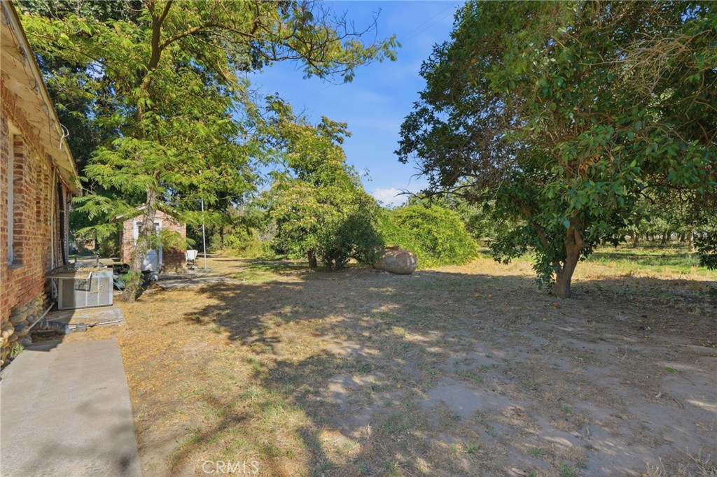 21530 Tiburico Ave, Laton, CA 93242