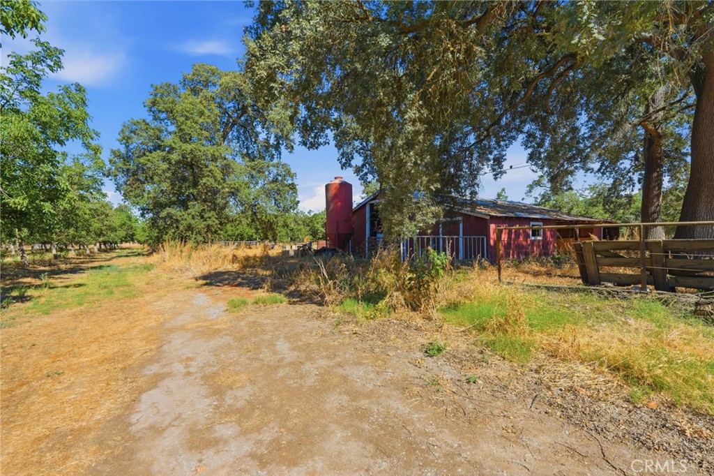 21530 Tiburico Ave, Laton, CA 93242