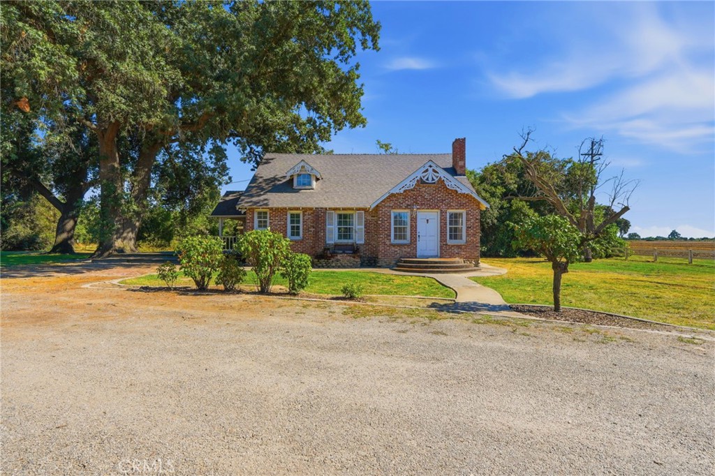 21530 Tiburico Avenue, Laton, CA 93242