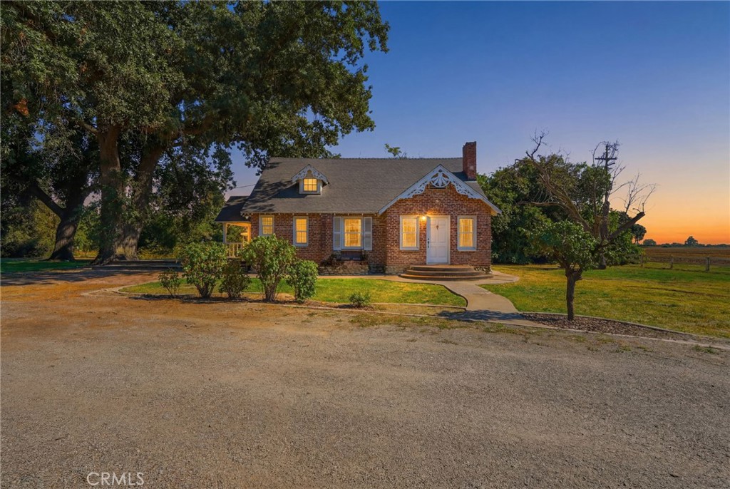 21530 Tiburico Avenue, Laton, CA 93242