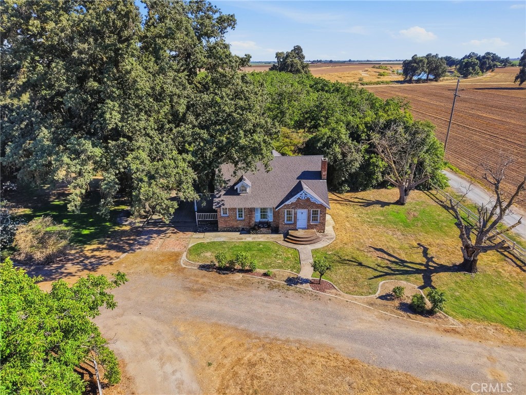 21530 Tiburico Avenue, Laton, CA 93242