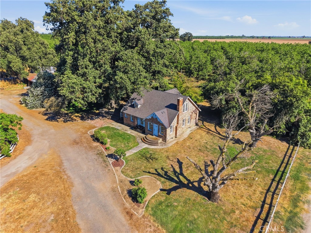 21530 Tiburico Avenue, Laton, CA 93242