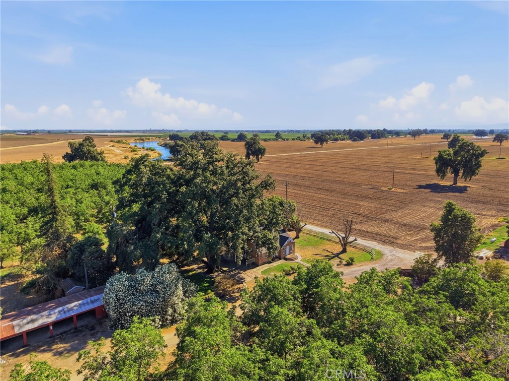 21530 Tiburico Avenue, Laton, CA 93242
