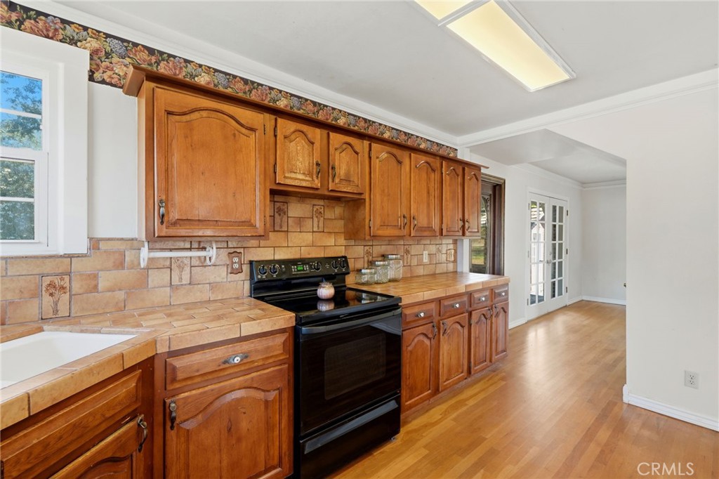 21530 Tiburico Avenue, Laton, CA 93242