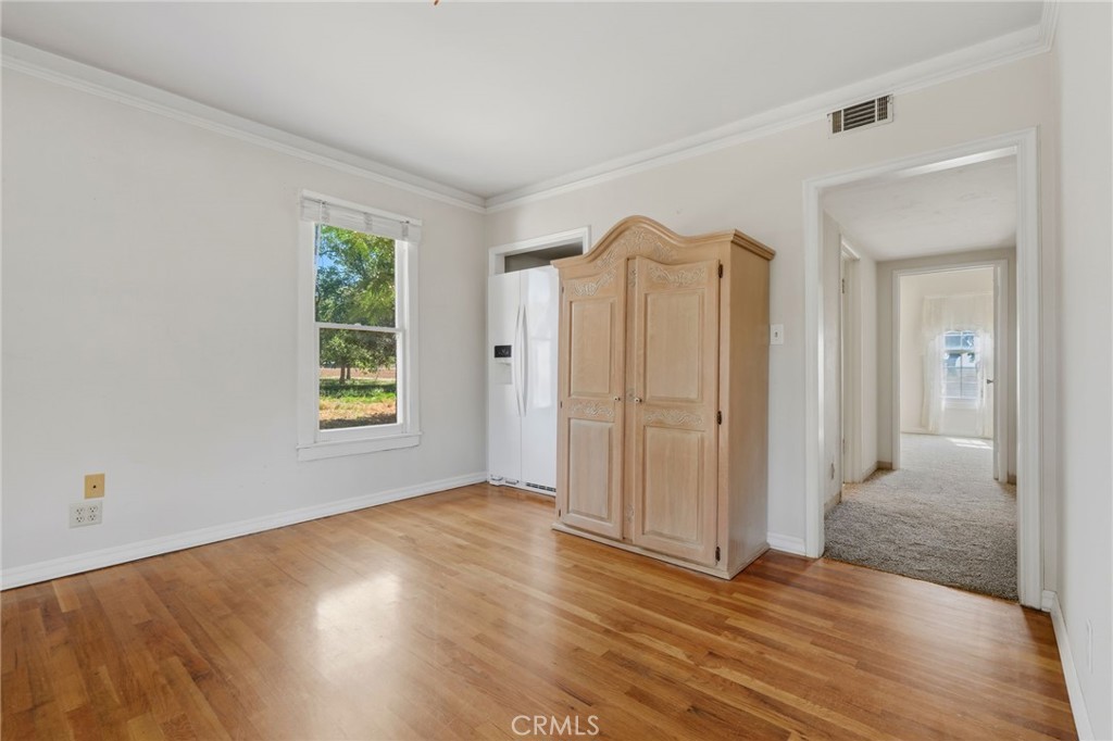 21530 Tiburico Avenue, Laton, CA 93242