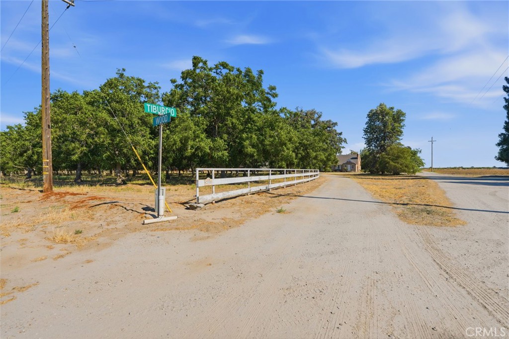 21530 Tiburico Avenue, Laton, CA 93242