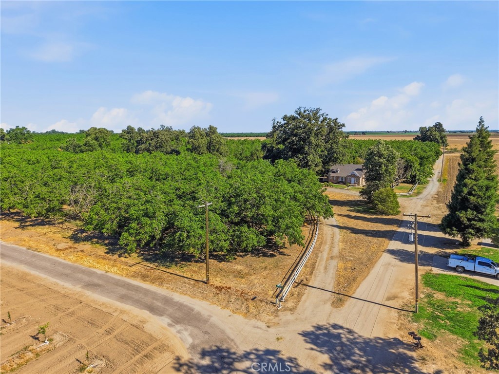 21530 Tiburico Avenue, Laton, CA 93242