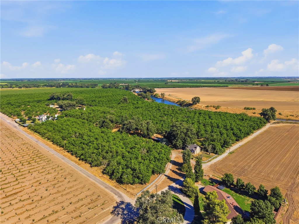 21530 Tiburico Avenue, Laton, CA 93242