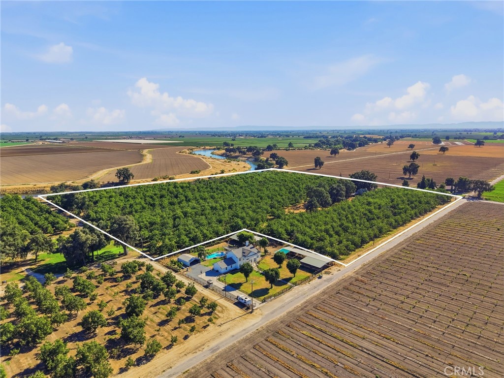 21530 Tiburico Avenue, Laton, CA 93242