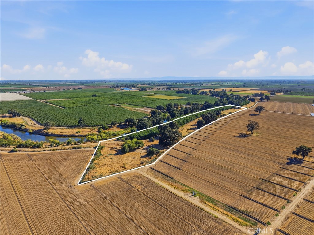 21530 Tiburico Avenue, Laton, CA 93242