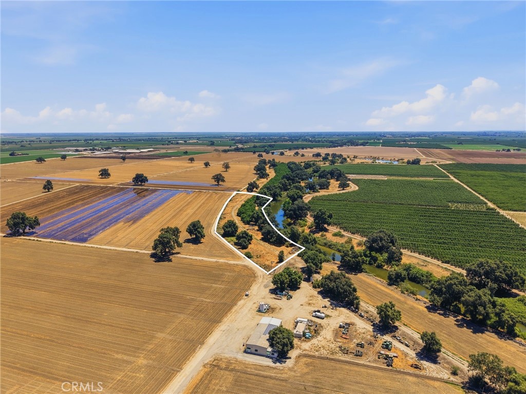 21530 Tiburico Avenue, Laton, CA 93242