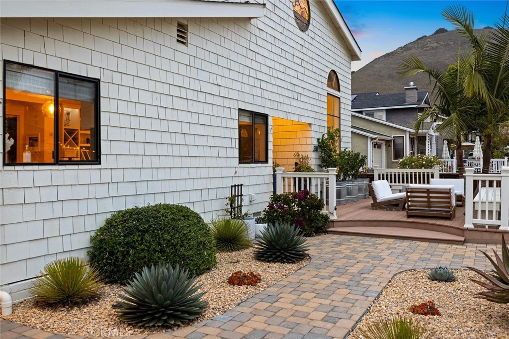 250 Castaic Ave, Pismo Beach, CA 93449