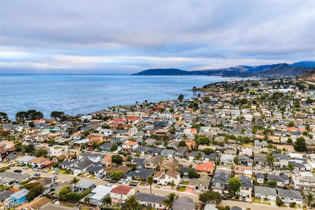 250 Castaic Ave, Pismo Beach, CA 93449