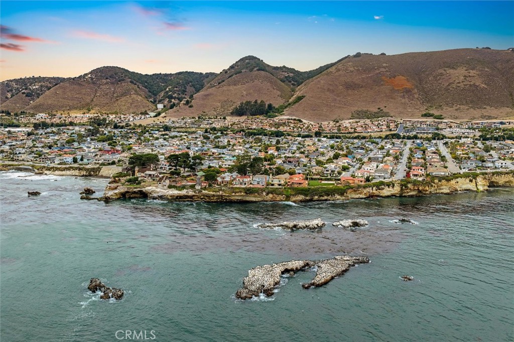 250 Castaic Ave, Pismo Beach, CA 93449