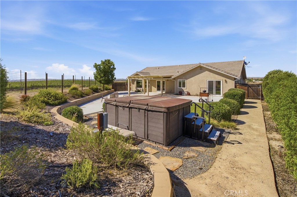 8020 Baron, Paso Robles, CA 93446