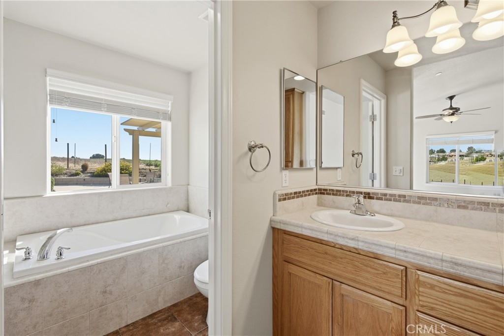 8020 Baron, Paso Robles, CA 93446