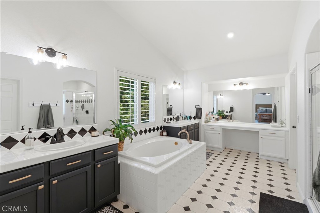 4826 W Ceres Ct, Visalia, CA 93291
