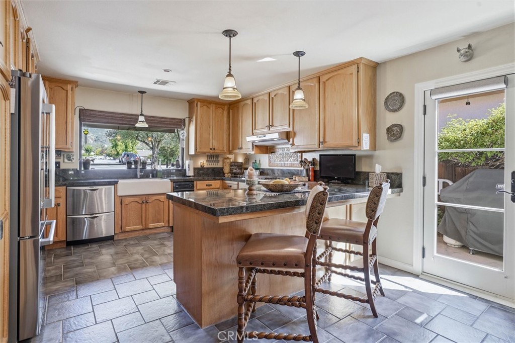1695 Southfork, Paso Robles, CA 93446