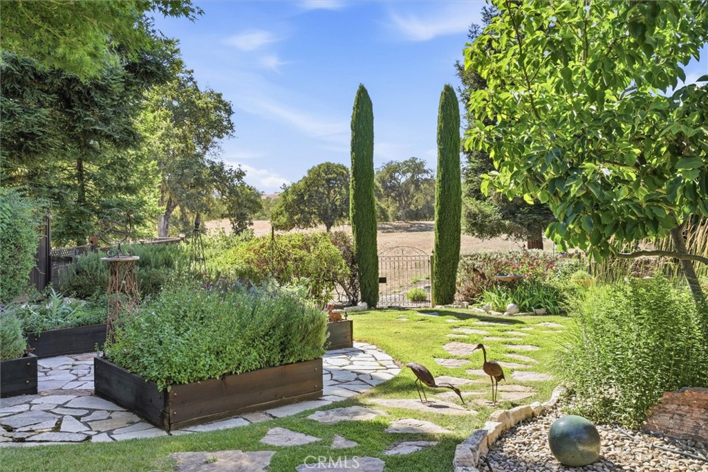 1695 Southfork, Paso Robles, CA 93446