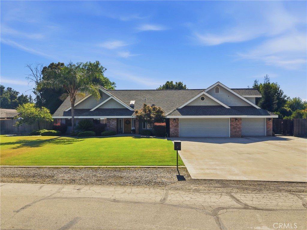 1203 N Tommy Ct, Visalia, CA 93291