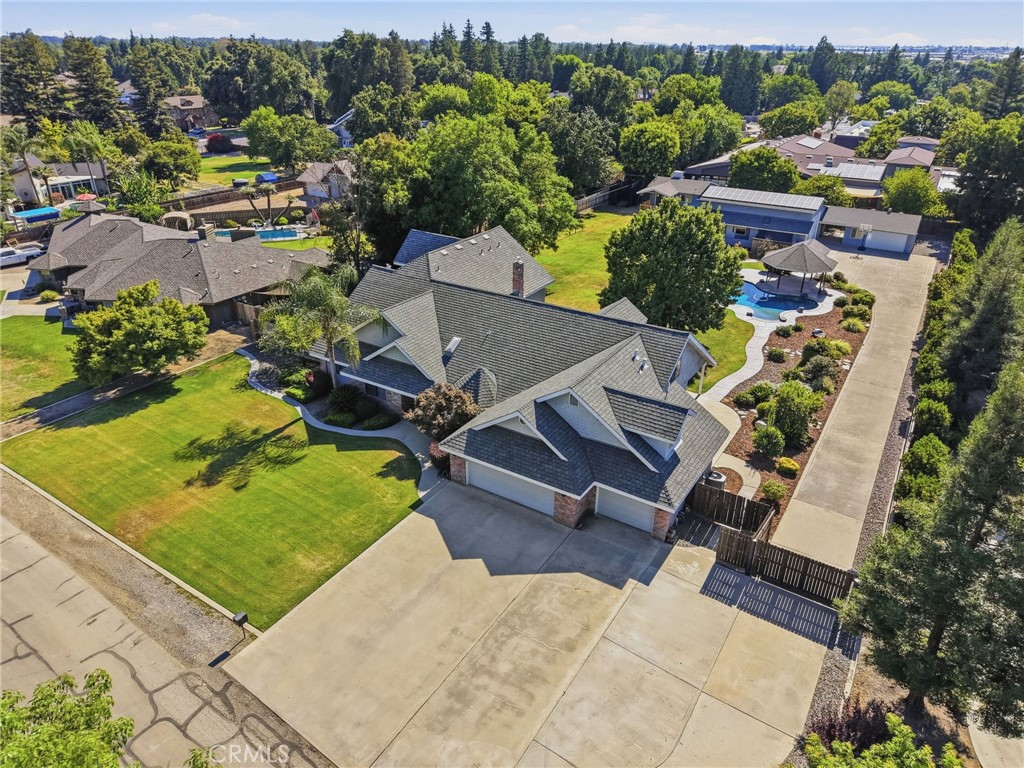 1203 N Tommy Ct, Visalia, CA 93291