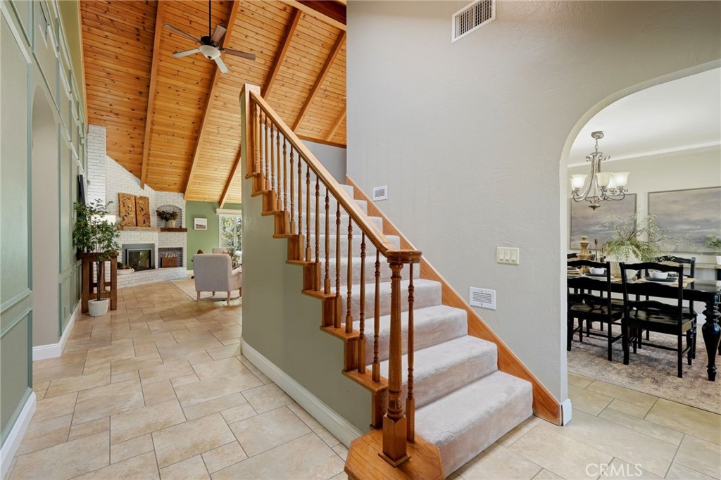 1203 N Tommy Ct, Visalia, CA 93291
