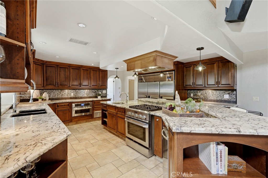 1203 N Tommy Ct, Visalia, CA 93291