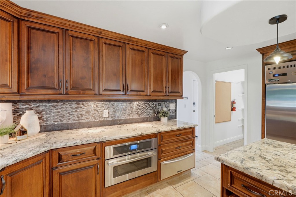 1203 N Tommy Ct, Visalia, CA 93291