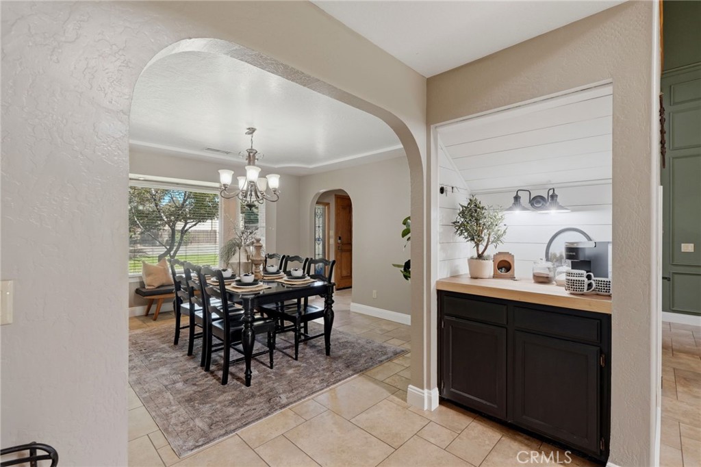 1203 N Tommy Ct, Visalia, CA 93291