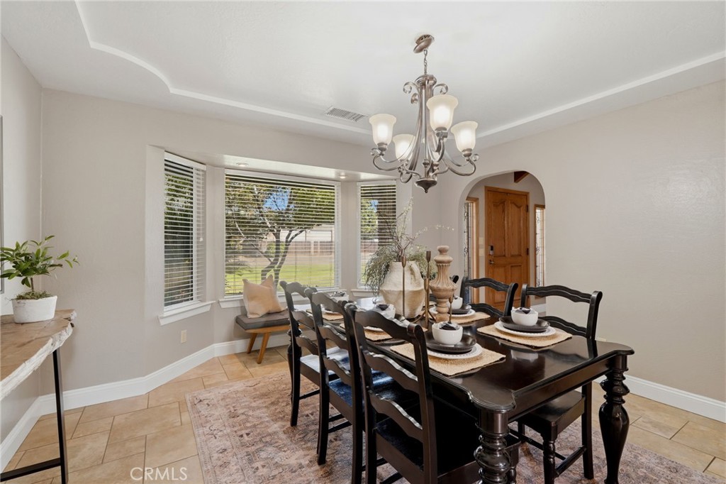 1203 N Tommy Ct, Visalia, CA 93291