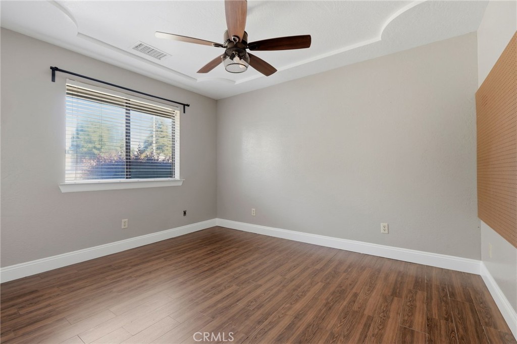 1203 N Tommy Ct, Visalia, CA 93291