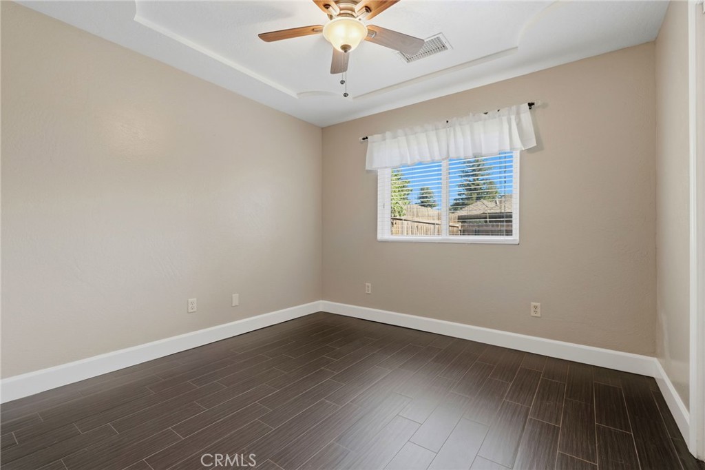 1203 N Tommy Ct, Visalia, CA 93291