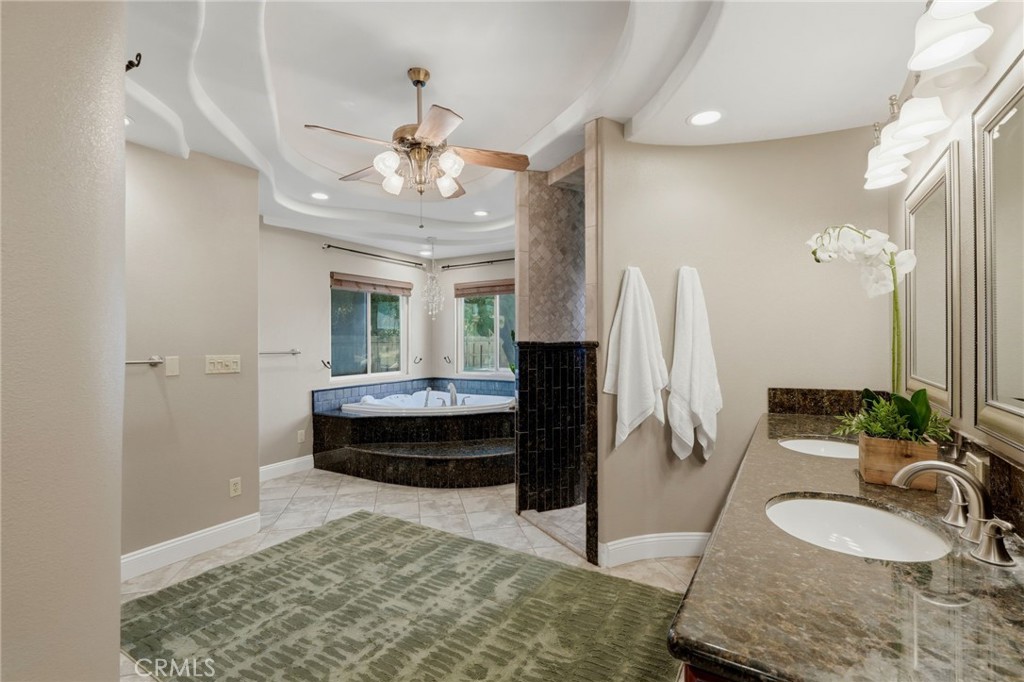 1203 N Tommy Ct, Visalia, CA 93291