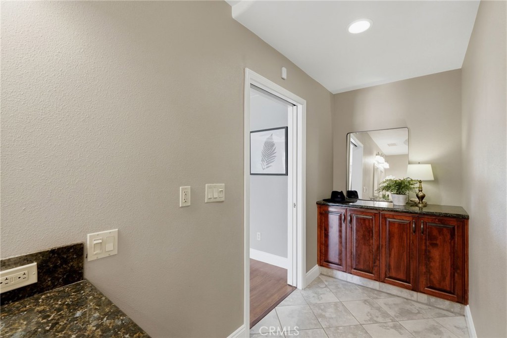 1203 N Tommy Ct, Visalia, CA 93291