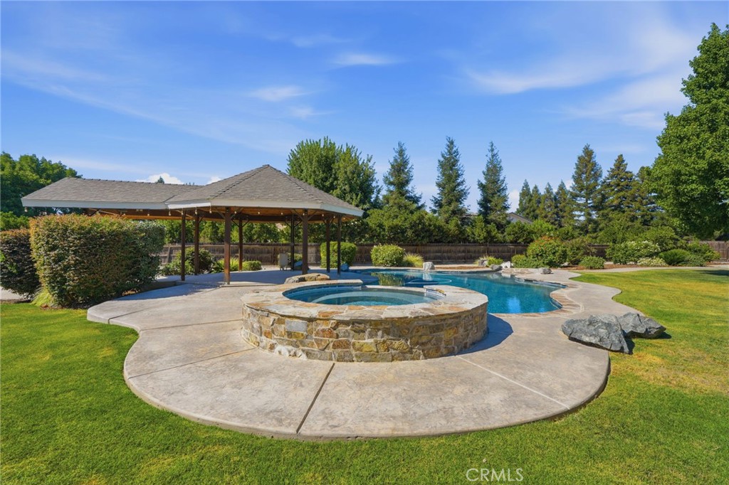 1203 N Tommy Ct, Visalia, CA 93291