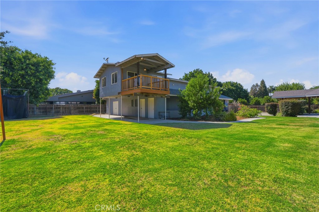 1203 N Tommy Ct, Visalia, CA 93291