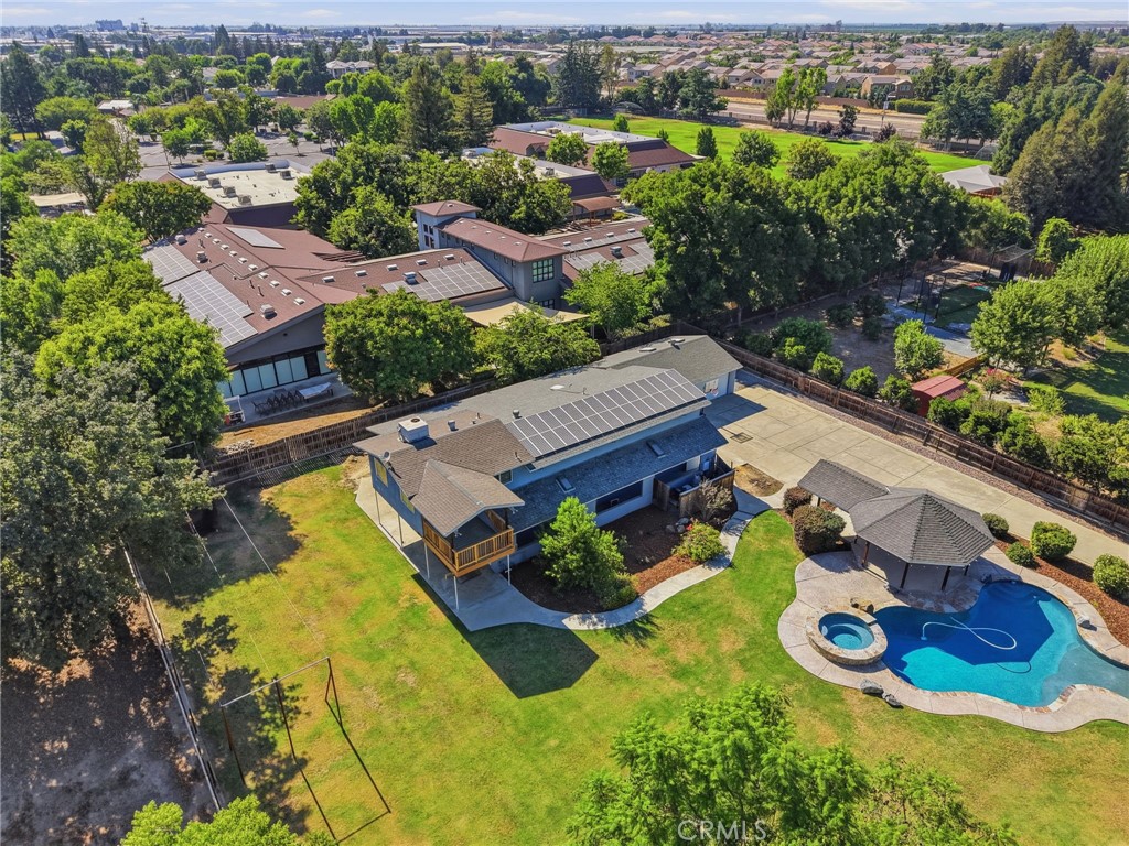 1203 N Tommy Ct, Visalia, CA 93291