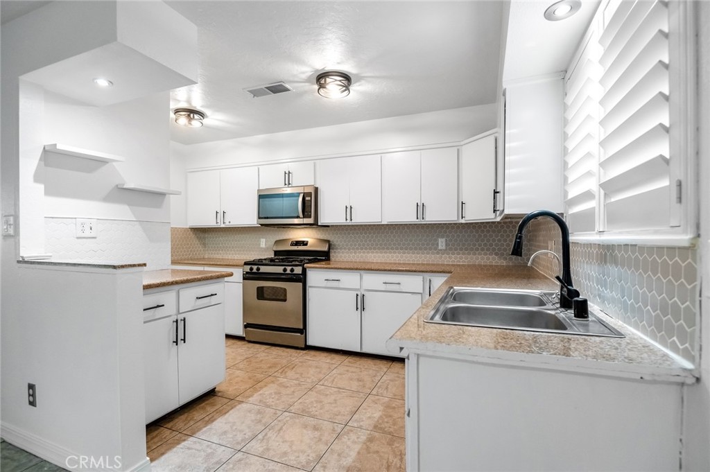 1237 S Clover, Visalia, CA 93277