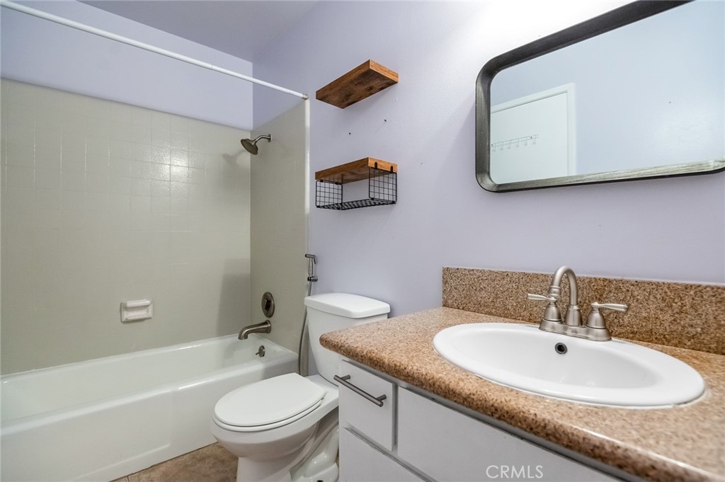 1237 S Clover, Visalia, CA 93277