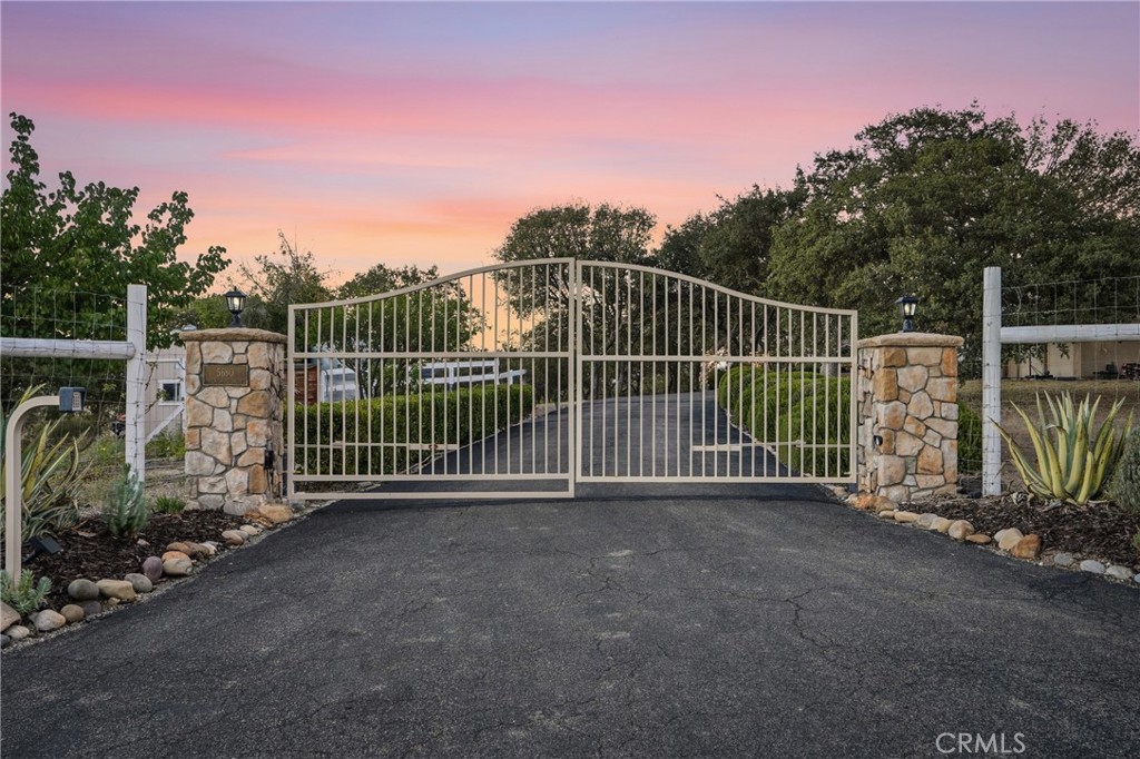 5680 High Ridge, Paso Robles, CA 93446