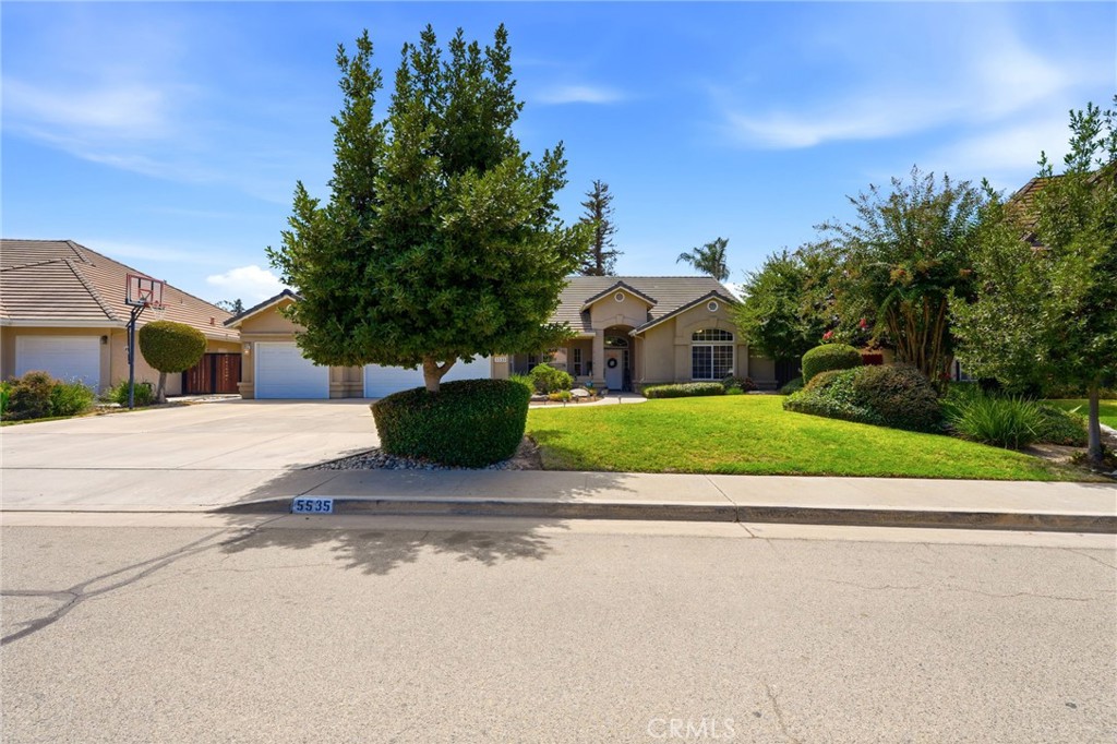 5535 W Vine Ct, Visalia, CA 93291
