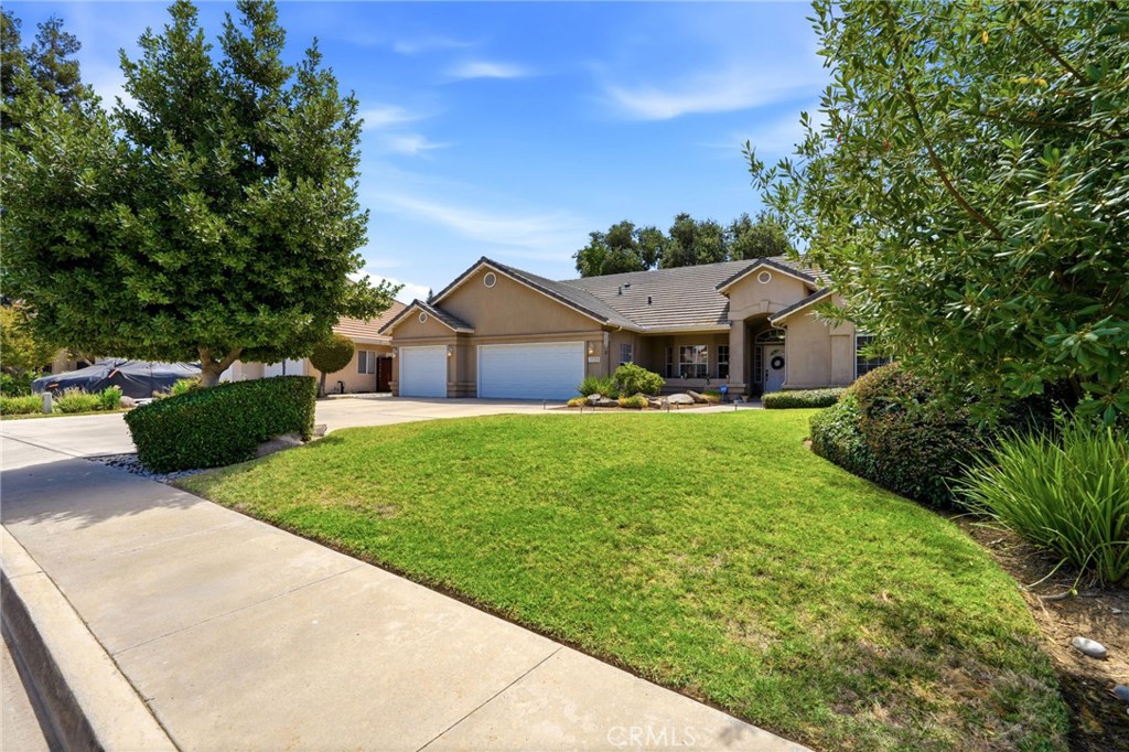 5535 W Vine Ct, Visalia, CA 93291